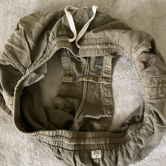 Green Billabong road trppin elastic waist shorts - Picture 4 of 6